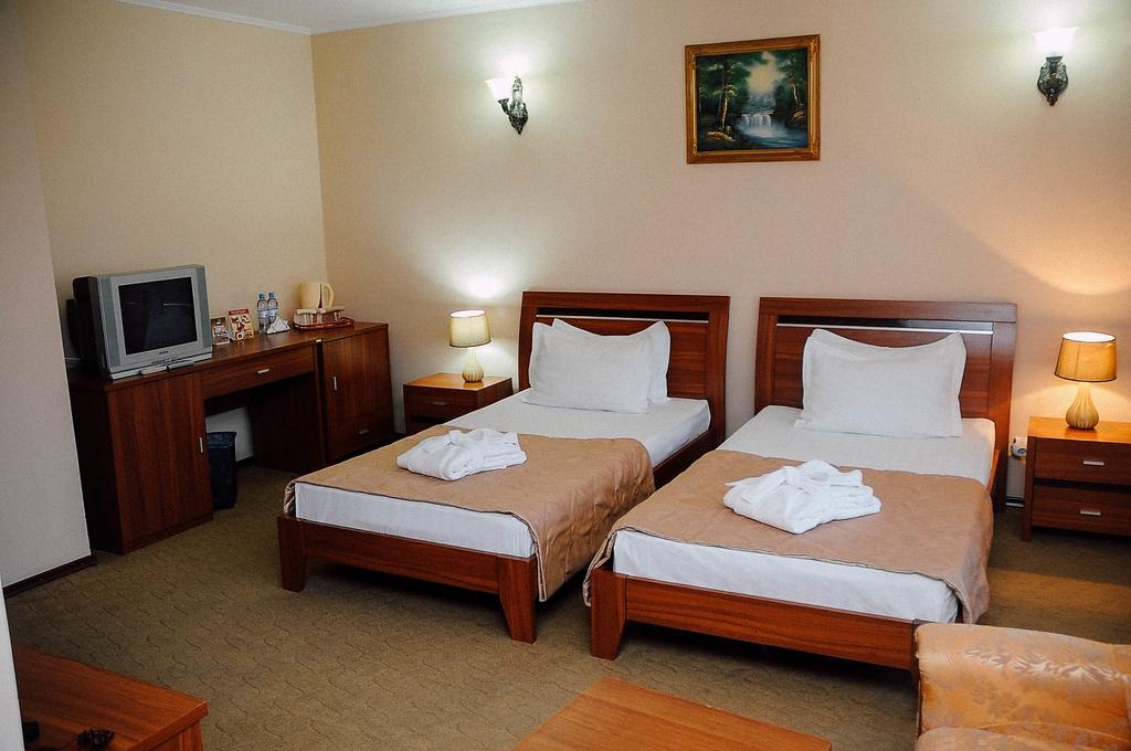 Dostyk Hotel Shymkent Exterior photo