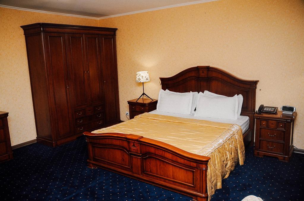 Dostyk Hotel Shymkent Exterior photo