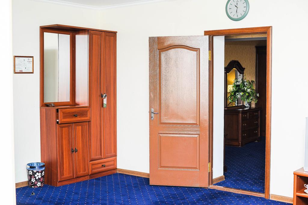 Dostyk Hotel Shymkent Exterior photo