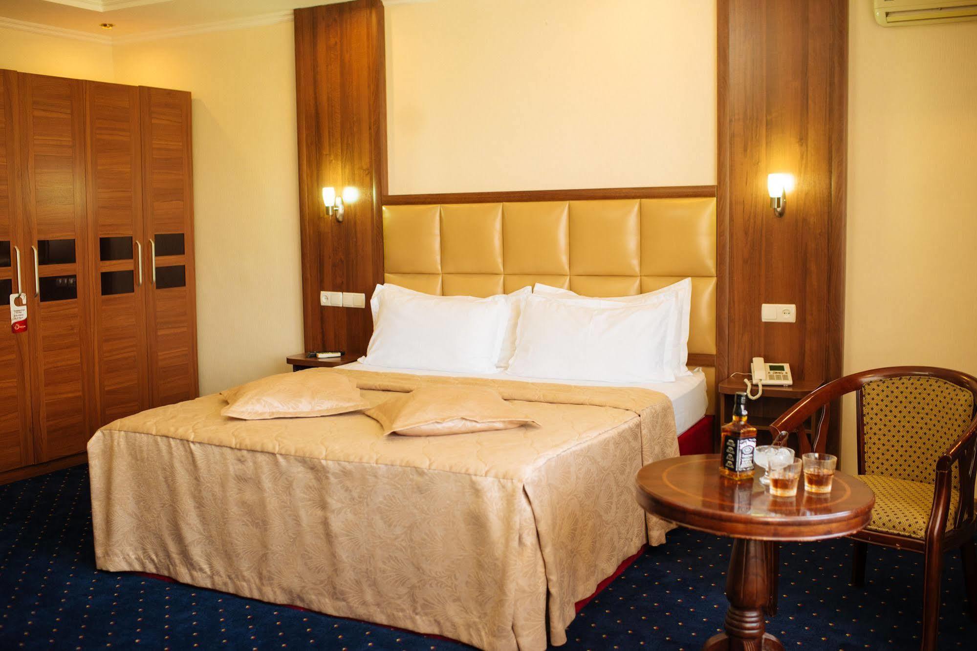 Dostyk Hotel Shymkent Exterior photo