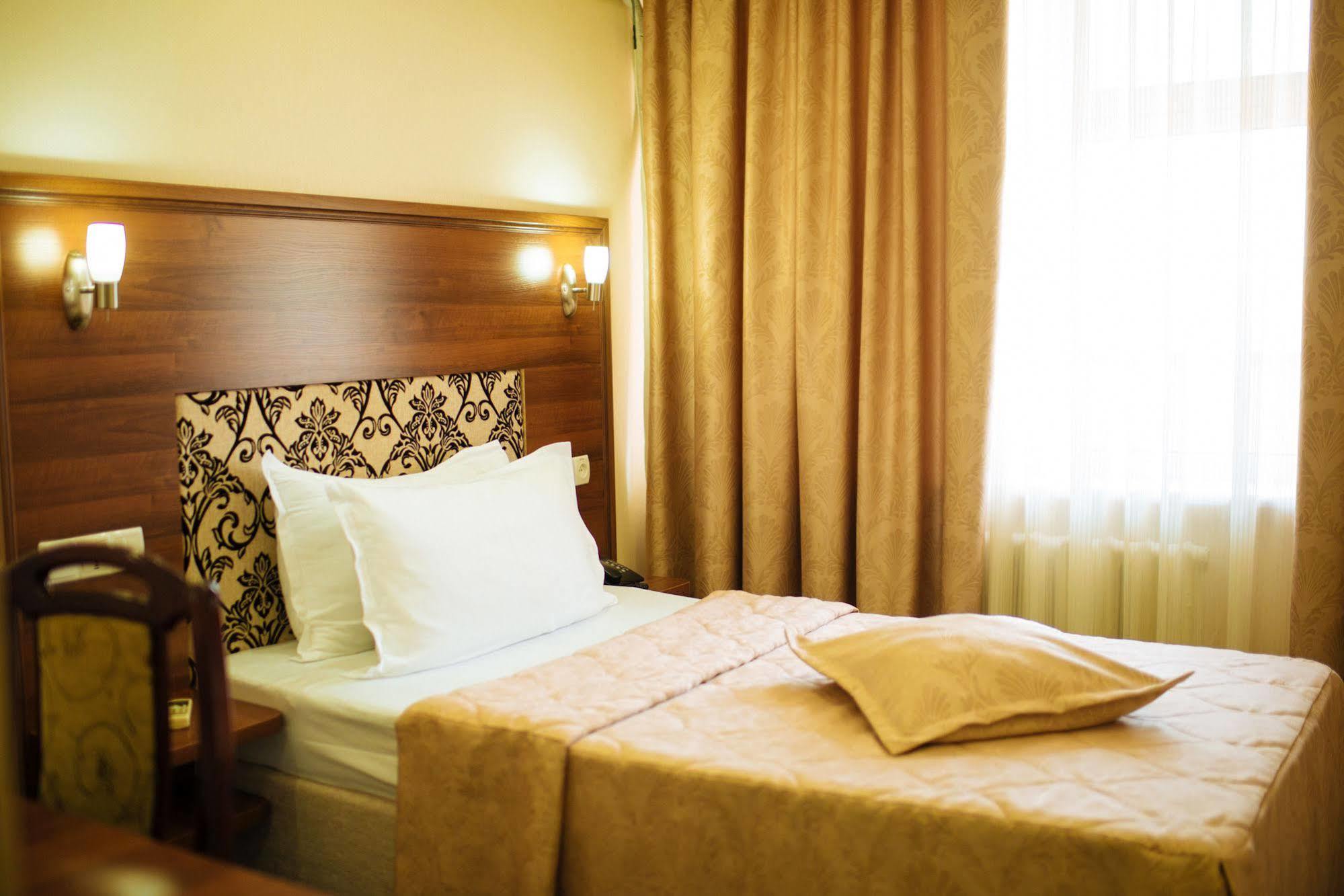 Dostyk Hotel Shymkent Exterior photo